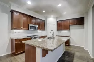 Photo #3: 220018574 Listing