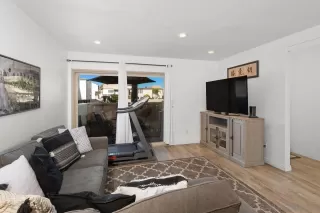 Photo #6: 220022000 Listing