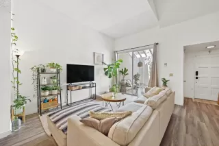 Photo #2: 220023596 Listing