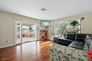 Photo #5: 220028758 Listing