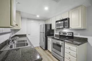 Photo #6: 230000350 Listing