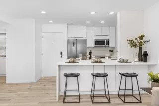 Photo #5: 230000407 Listing