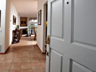 Photo #5: 230000513 Listing 