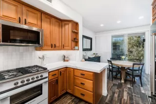 Photo #6: 230000519 Listing 