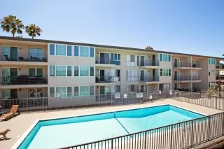 Photo #5: 230000521 Listing 