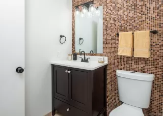 Photo #5: 230000661 Listing