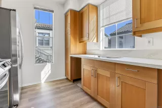 Photo #5: 230000702 Listing