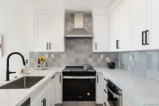 Photo #6: 230000758 Listing 