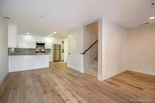 Photo #4: 230000812 Listing