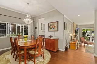 Photo #5: 230000816 Listing