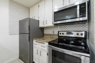 Photo #4: 230000828 Listing