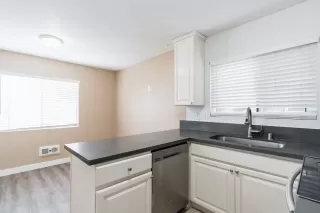 Photo #6: 230000837 Listing