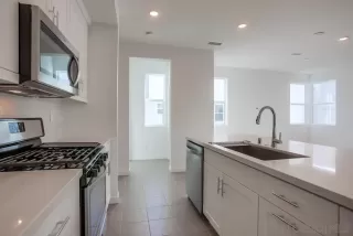 Photo #5: 230000846 Listing