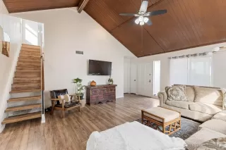 Photo #4: 230000853 Listing