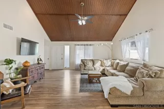 Photo #5: 230000853 Listing