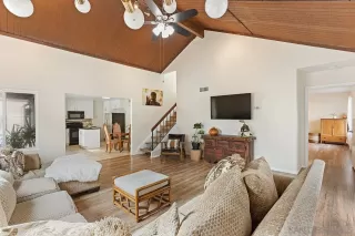 Photo #6: 230000853 Listing