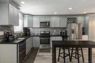 Photo #3: 230000880 Listing