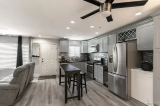 Photo #4: 230000880 Listing