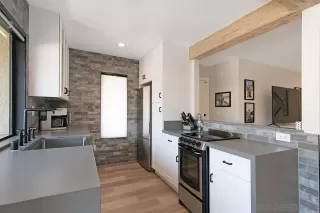 Photo #4: 230000903 Listing