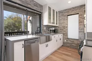 Photo #6: 230000903 Listing