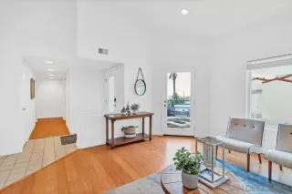 Photo #5: 230000918 Listing 