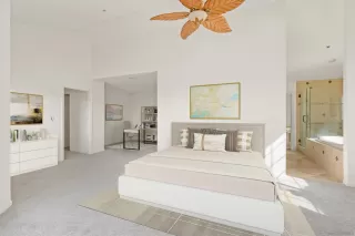 Photo #6: 230000933 Listing 