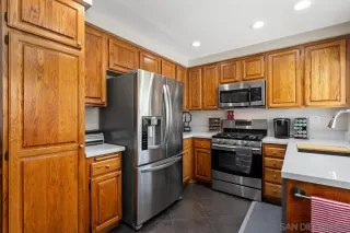 Photo #4: 230000957 Listing