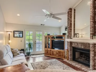 Photo #2: 230000976 Listing