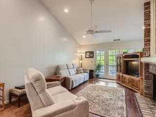 Photo #3: 230000976 Listing