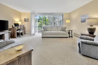 Photo #3: 230001055 Listing