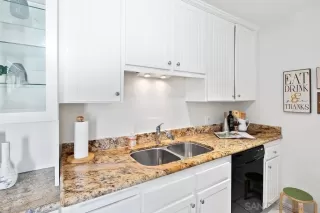 Photo #5: 230001607 Listing