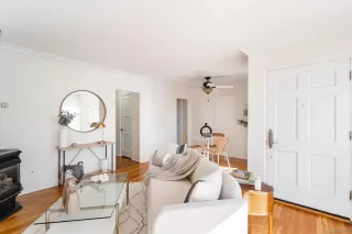 Photo #4: 230002105 Listing