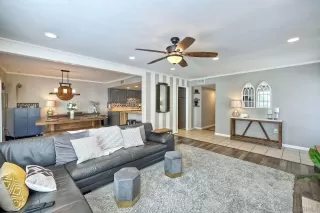 Photo #4: 230002976 Listing