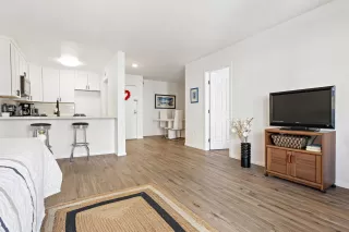 Photo #5: 230003804 Listing