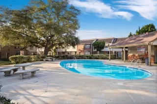 Photo #4: 230004075 Listing