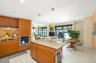 Photo #2: 230004089 Listing