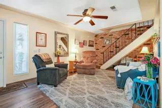 Photo #3: 230004208 Listing