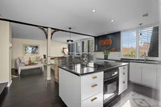 Photo #6: 230004456 Listing