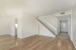 Photo #5: 230004945 Listing 