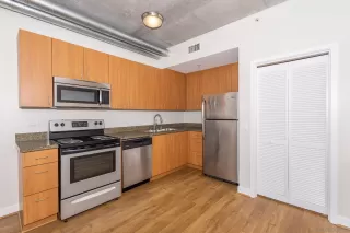 Photo #3: 230005035 Listing