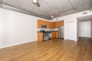 Photo #4: 230005035 Listing