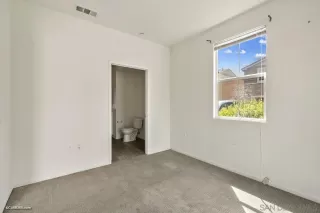 Photo #5: 230005561 Listing