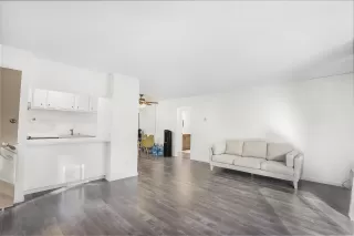 Photo #4: 230006079 Listing