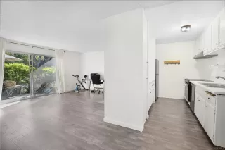 Photo #6: 230006079 Listing