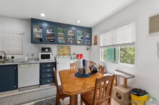 Photo #6: 230007032 Listing