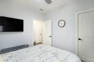 Photo #5: 230007065 Listing