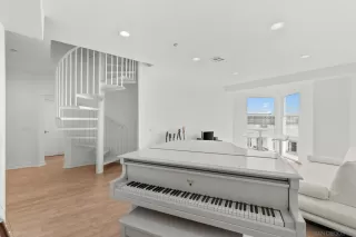 Photo #5: 230007148 Listing