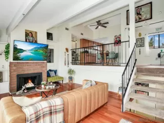 Photo #5: 230007157 Listing