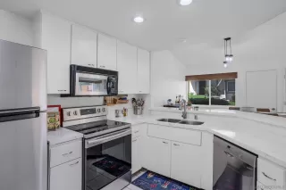 Photo #4: 230007512 Listing