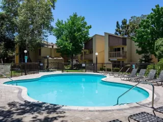 Photo #6: 230007599 Listing